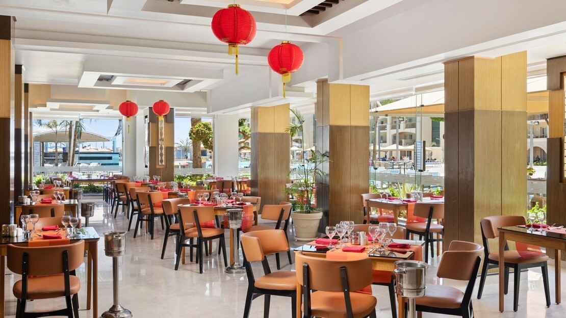 PickAlbatros White Beach Resort